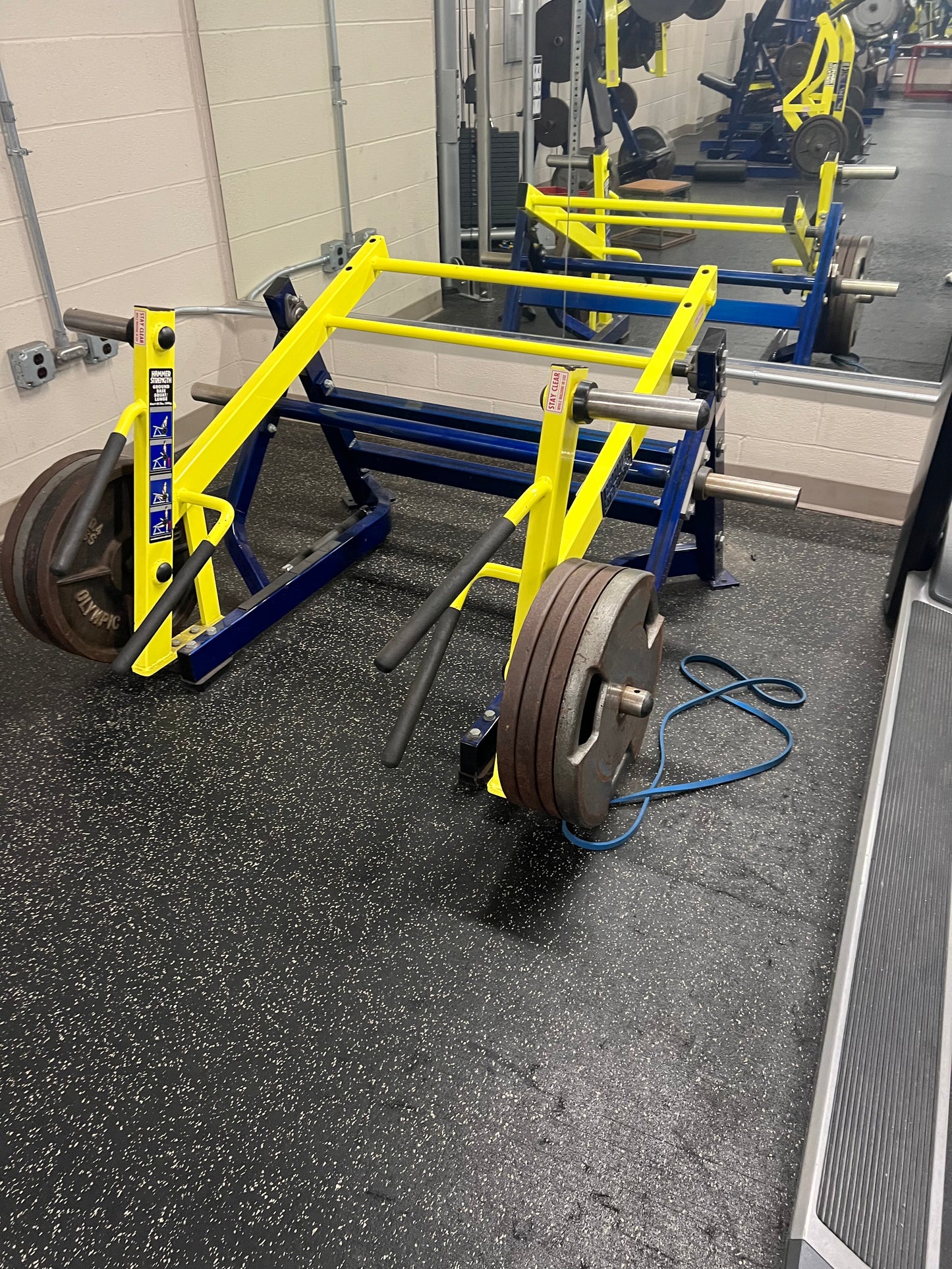 Hammer Strength Squat Lunge