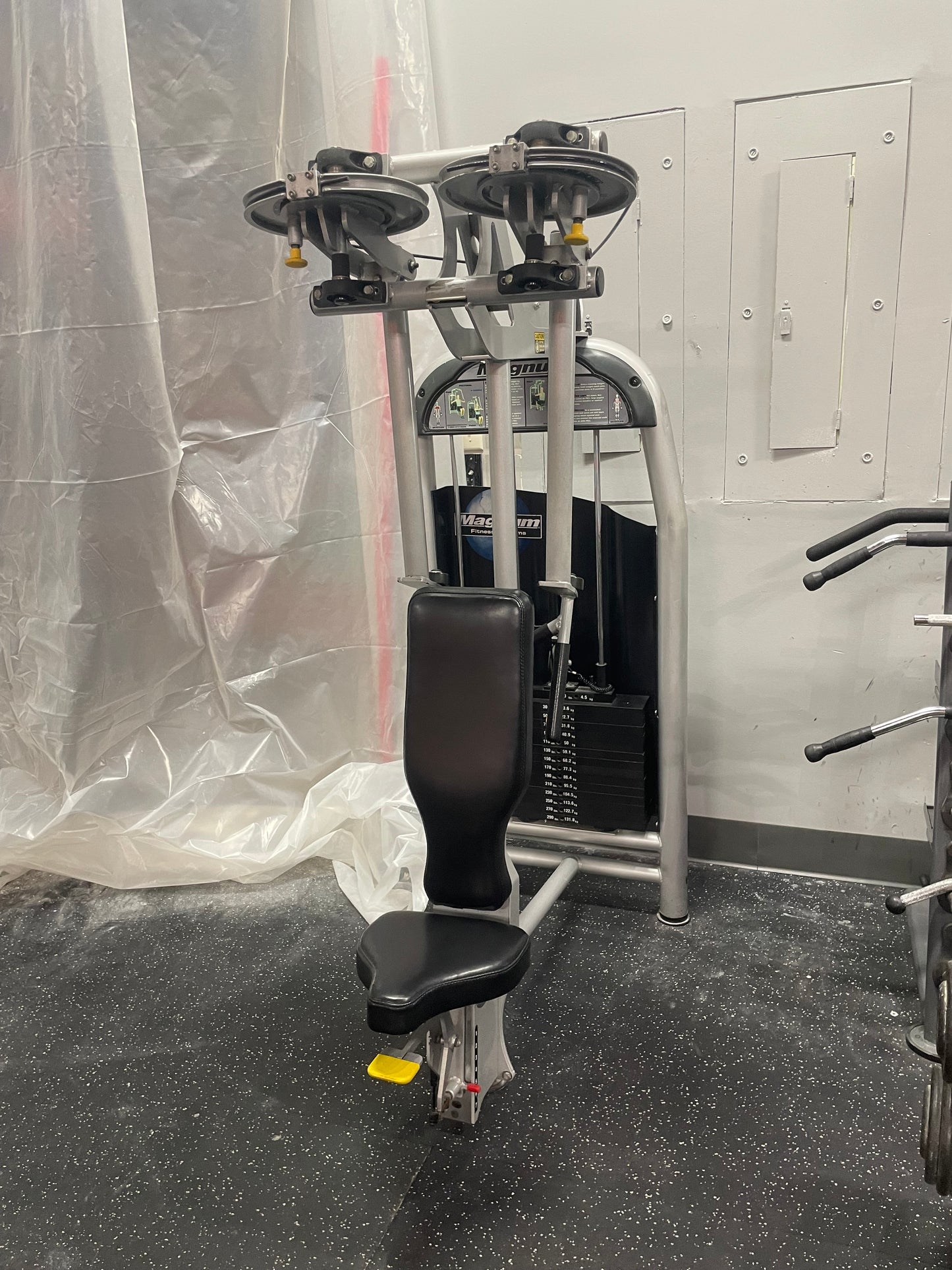 Magnum Pec Deck Rear Delt