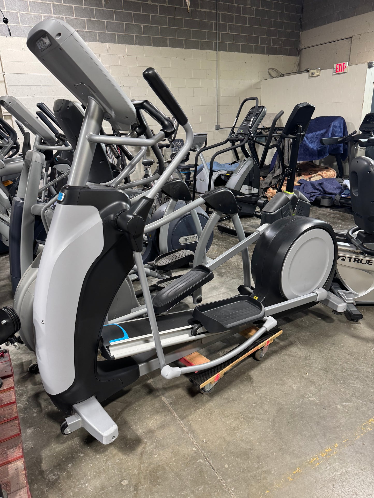 Precor EFX 635i Elliptical