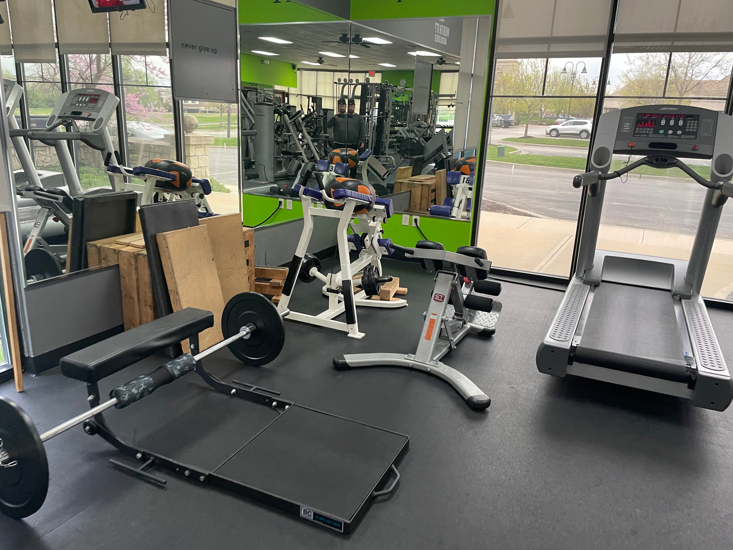Full Gym Package Freemotion/Paramount/Promaxima w/ full set of Dumbbells & Kettlebells and more