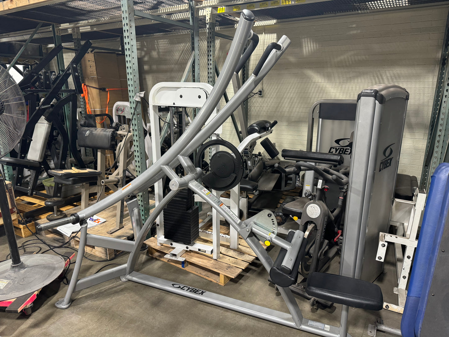 Cybex Pulldown Diverging 16070 & Cybex Incline Chest Press 16190
