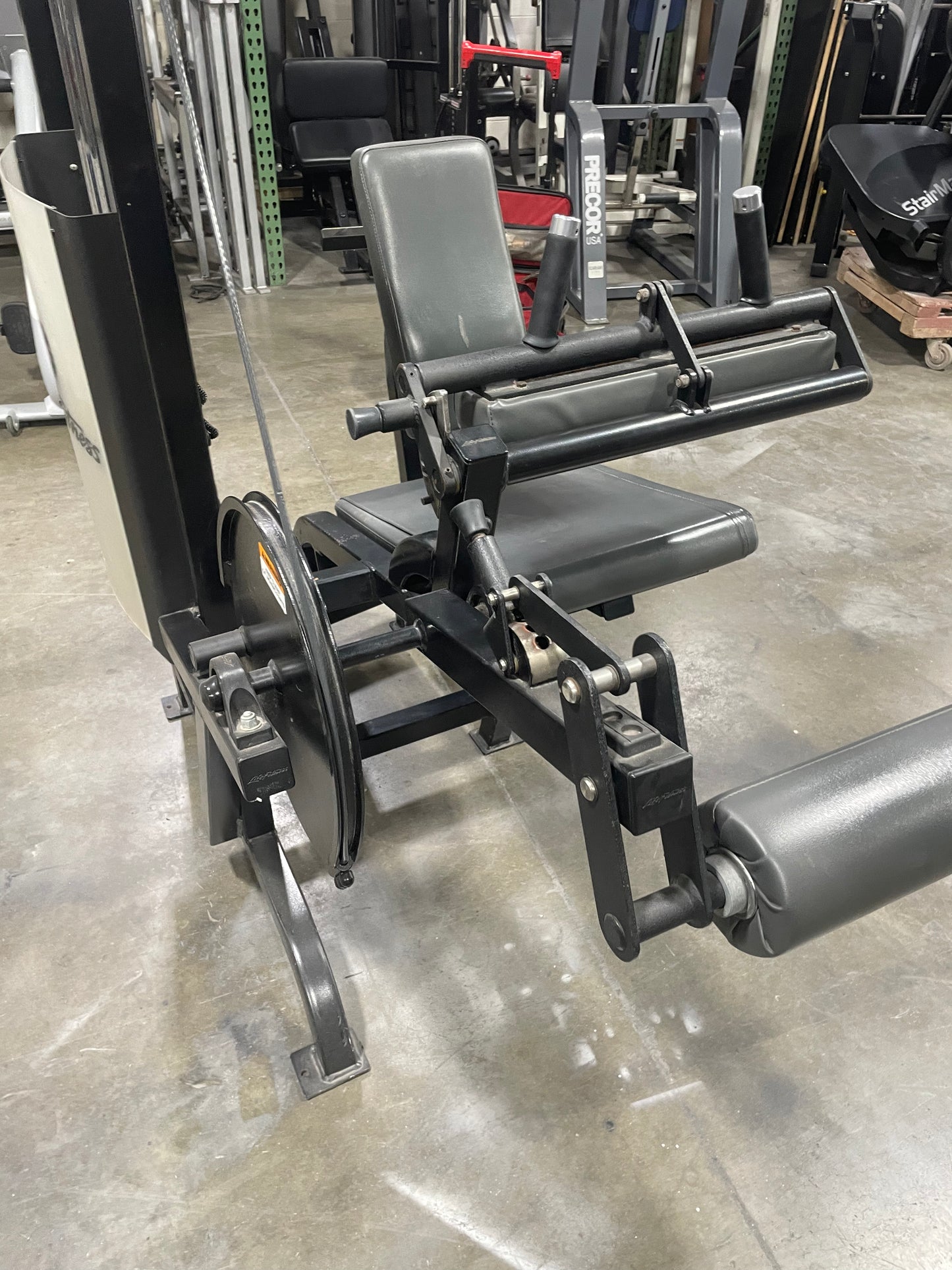 Life Fitness Classic Seated Leg Curl