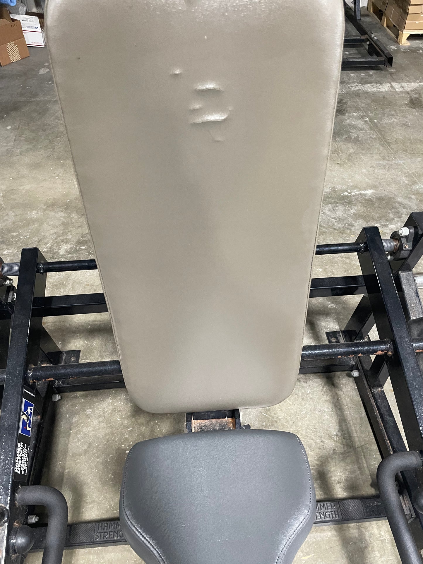 Hammer Strength PL-SH Plate-Loaded Seated/Standing Shrug