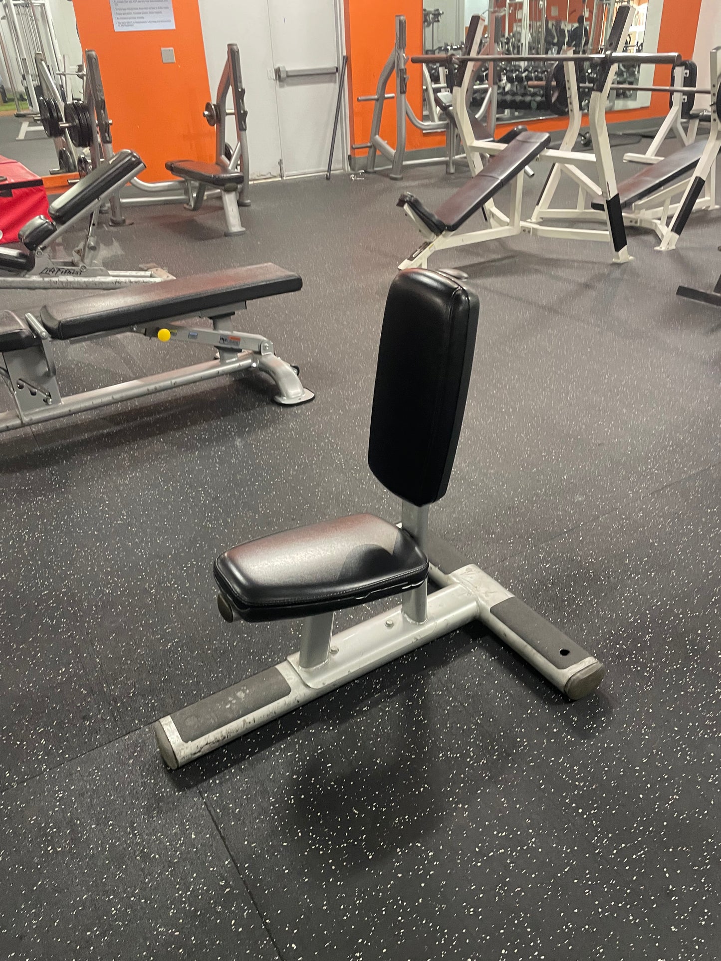 Life Fitness Signature Series Utility Seat Dumbbell Chair