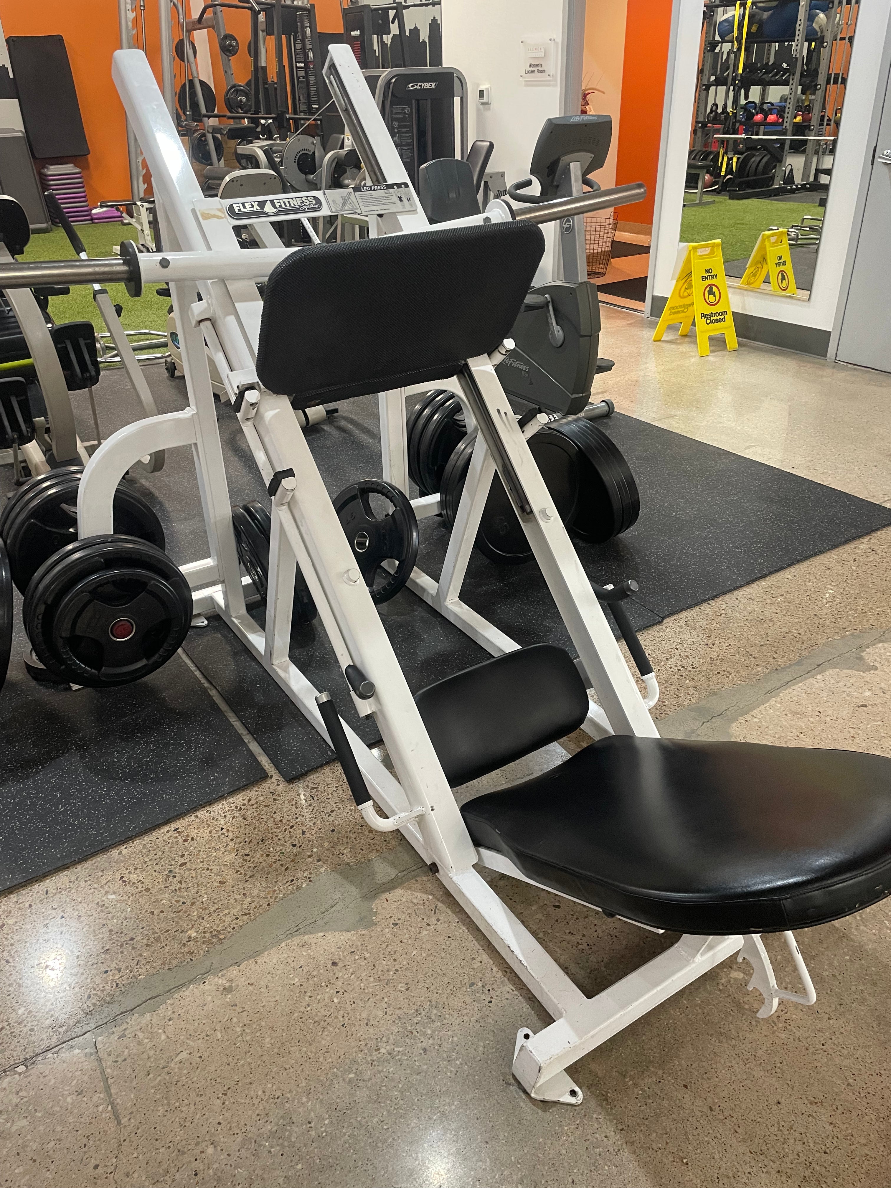 Cybex leg press weight without plates hotsell