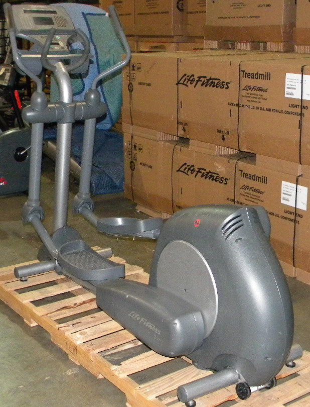 Life Fitness Classic Series Elliptical CLSX