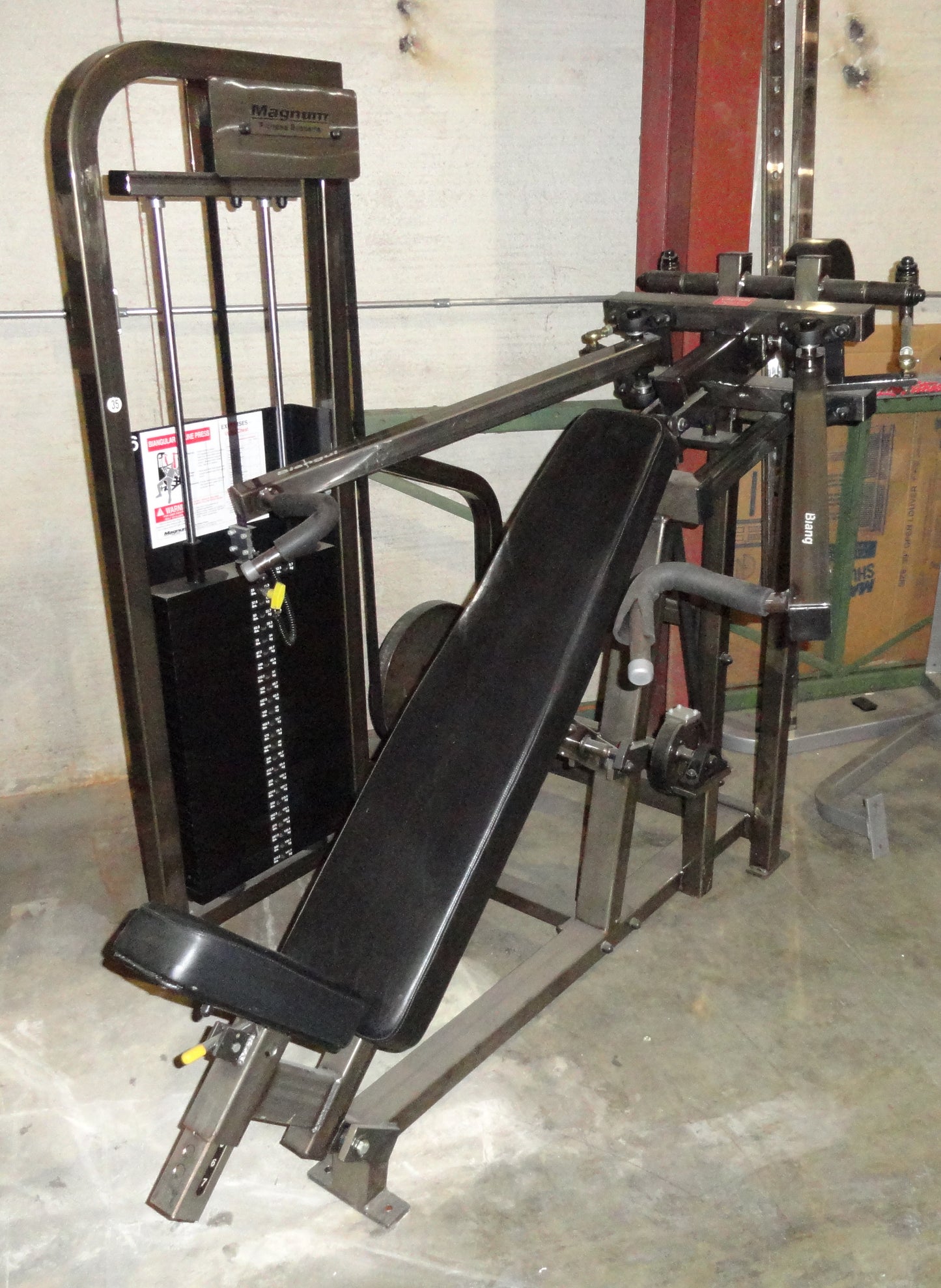 Magnum Fitness Biangular Incline Chest Press