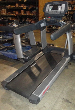 Life Fitness 95T Achieve Treadmill