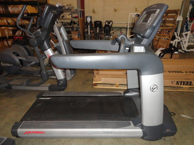Life Fitness 95T Achieve Treadmill