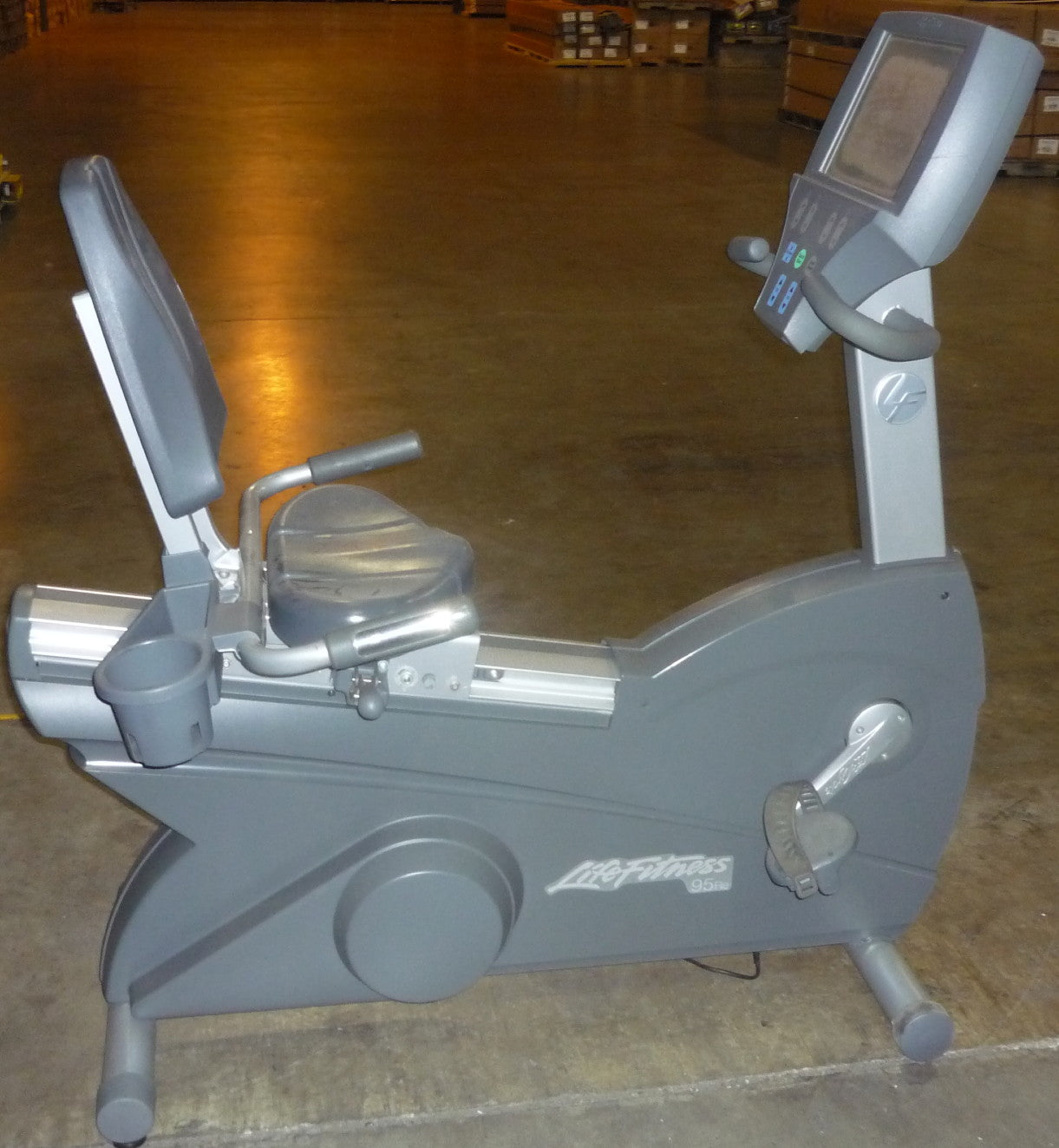 Life Fitness 95Re Recumbent Bike with Integrated LCD TV and touchscreen display