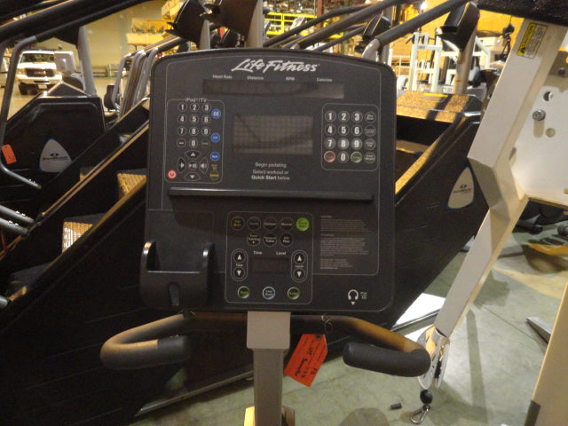 Life Fitness Integrity Series Recumbent Bike