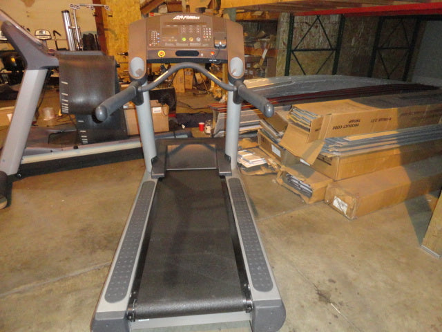 Life Fitness Classic Series Treadmill
