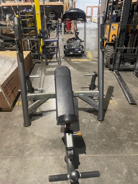 Matrix Aura Incline Bench Press