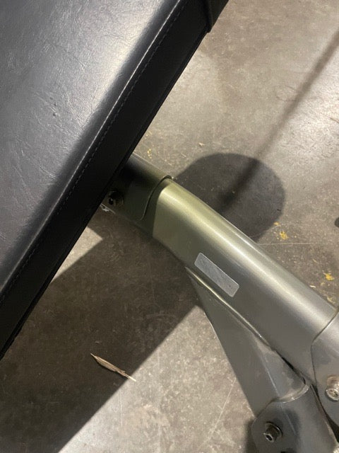 Matrix Aura Incline Bench Press