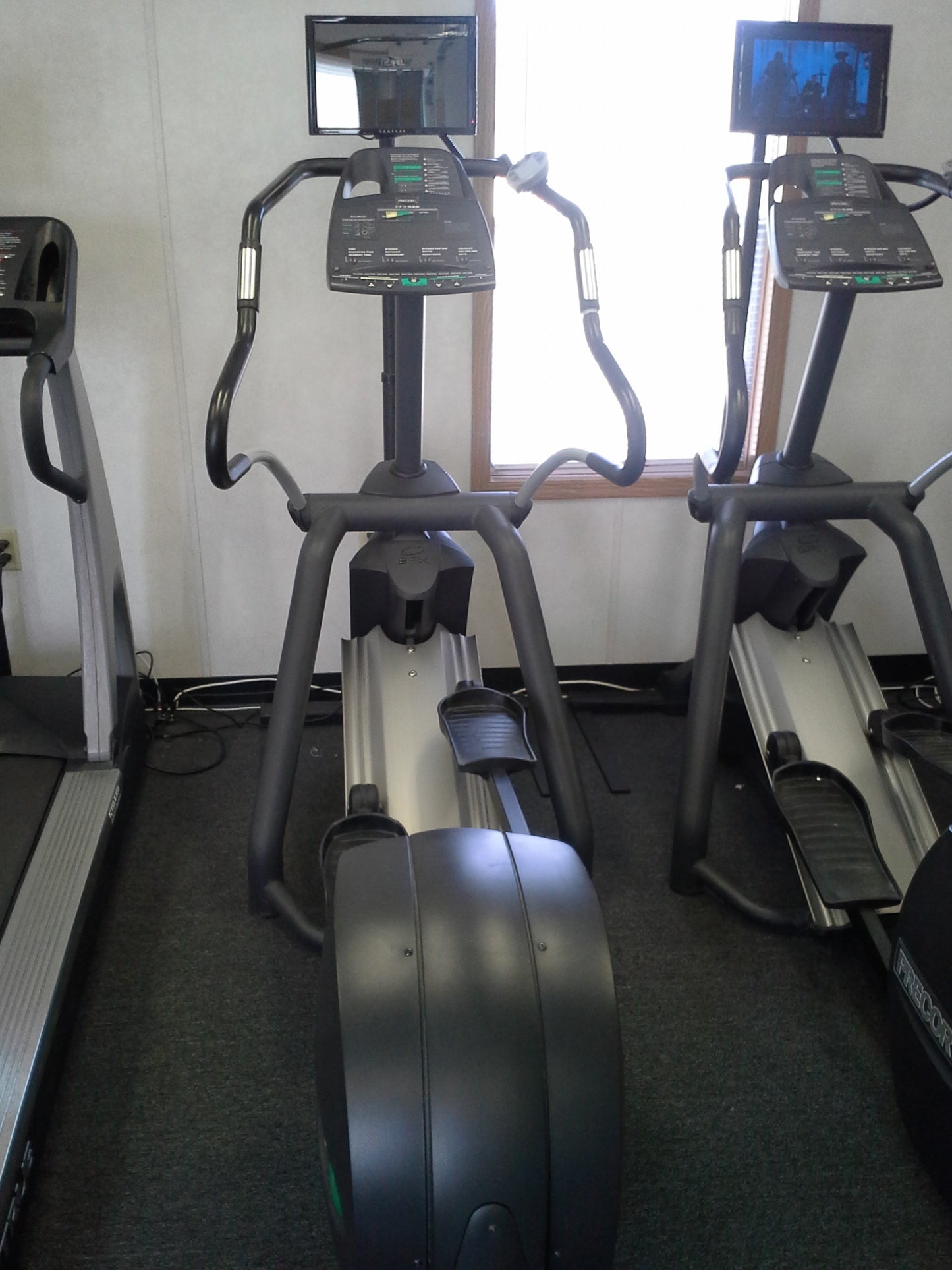 Precor EFX 546i elliptical