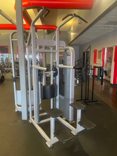 Star Trac Assisted Chin Dip Impact Series