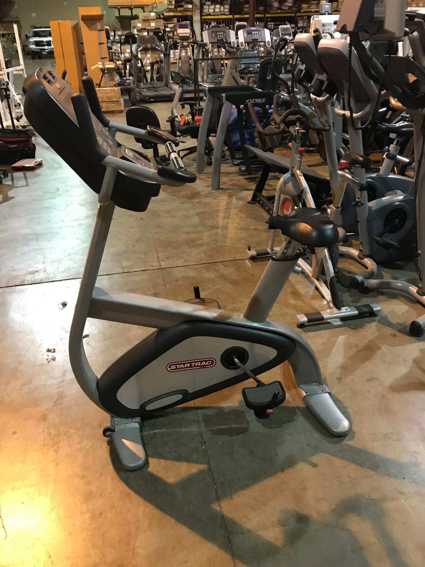 Star Trac E-UB Upright Bike