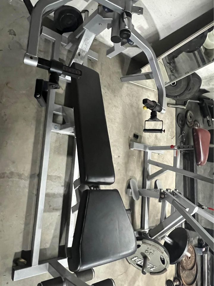 Paramount Total Chest Plate Loaded flat and incline bench FW8700 ...