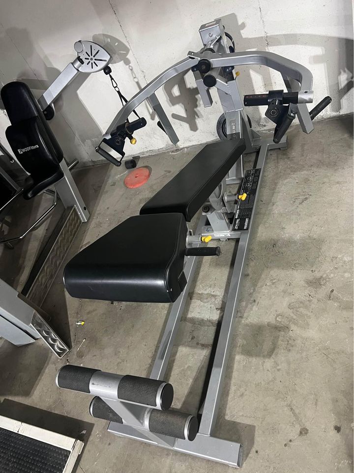 Paramount Total Chest Plate Loaded flat and incline bench FW8700