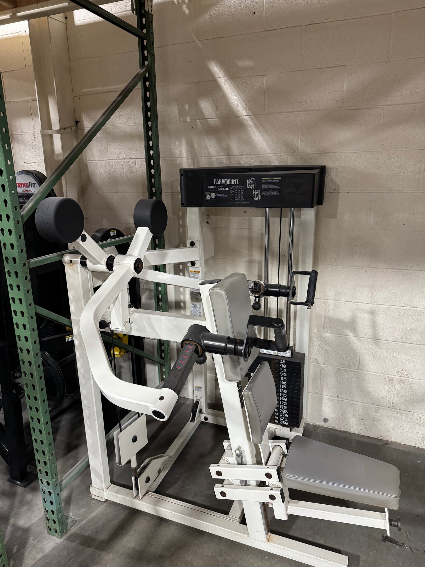 Paramount Rotary Shoulder Press ART 4400