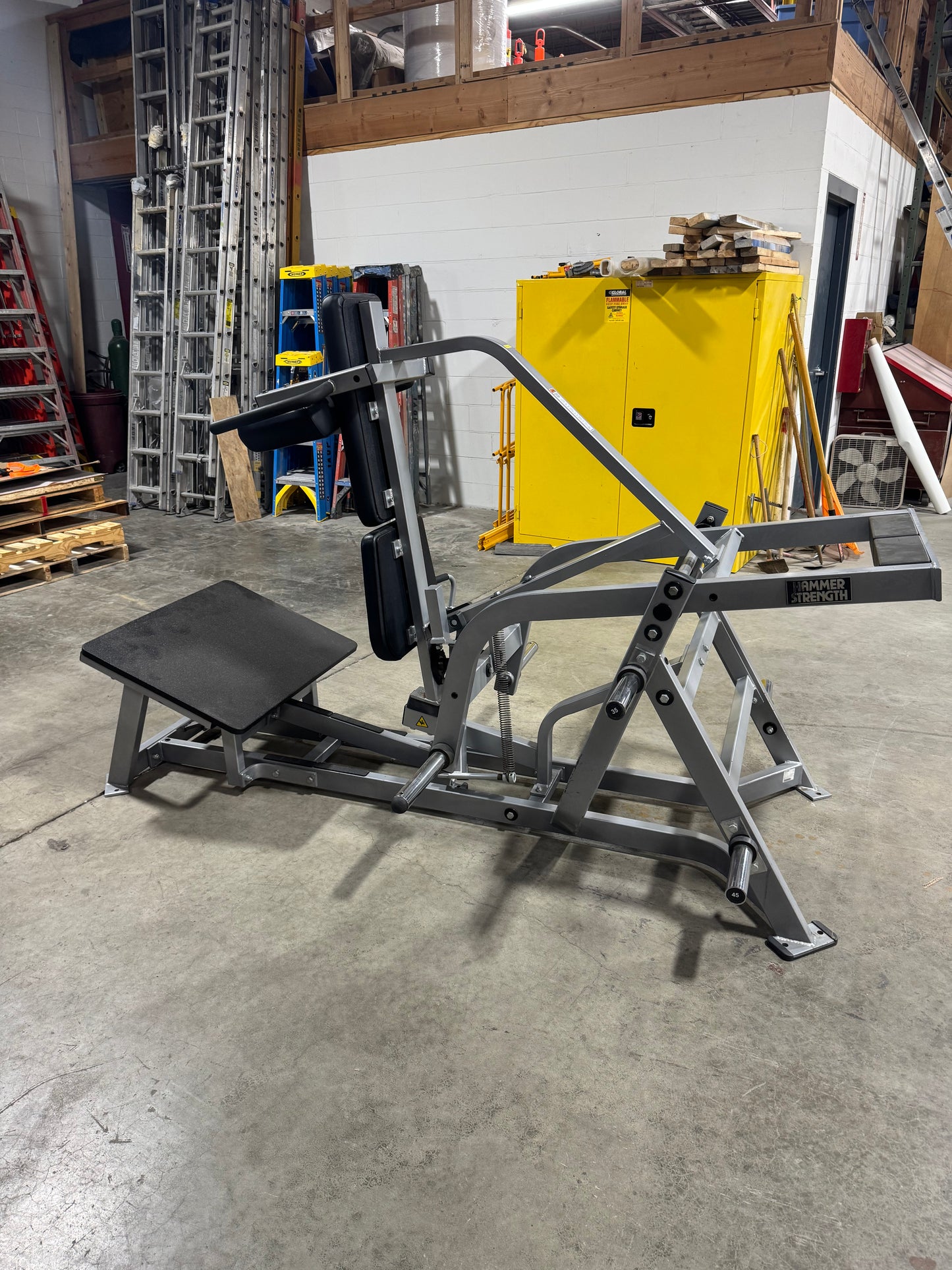 Hammer Strength Plate Loaded V-Squat