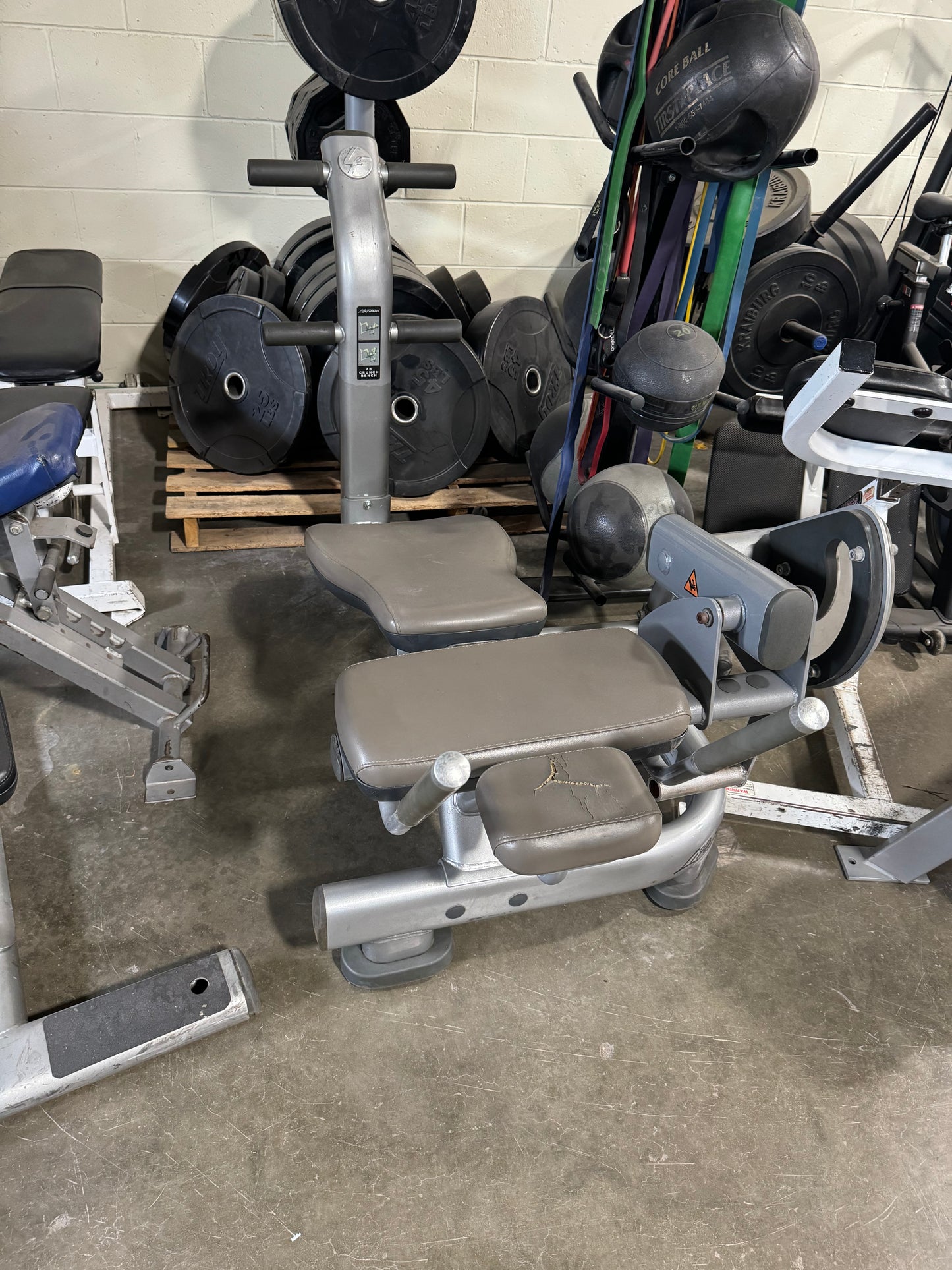 Life Fitness Ab Crunch Bench Signature Series