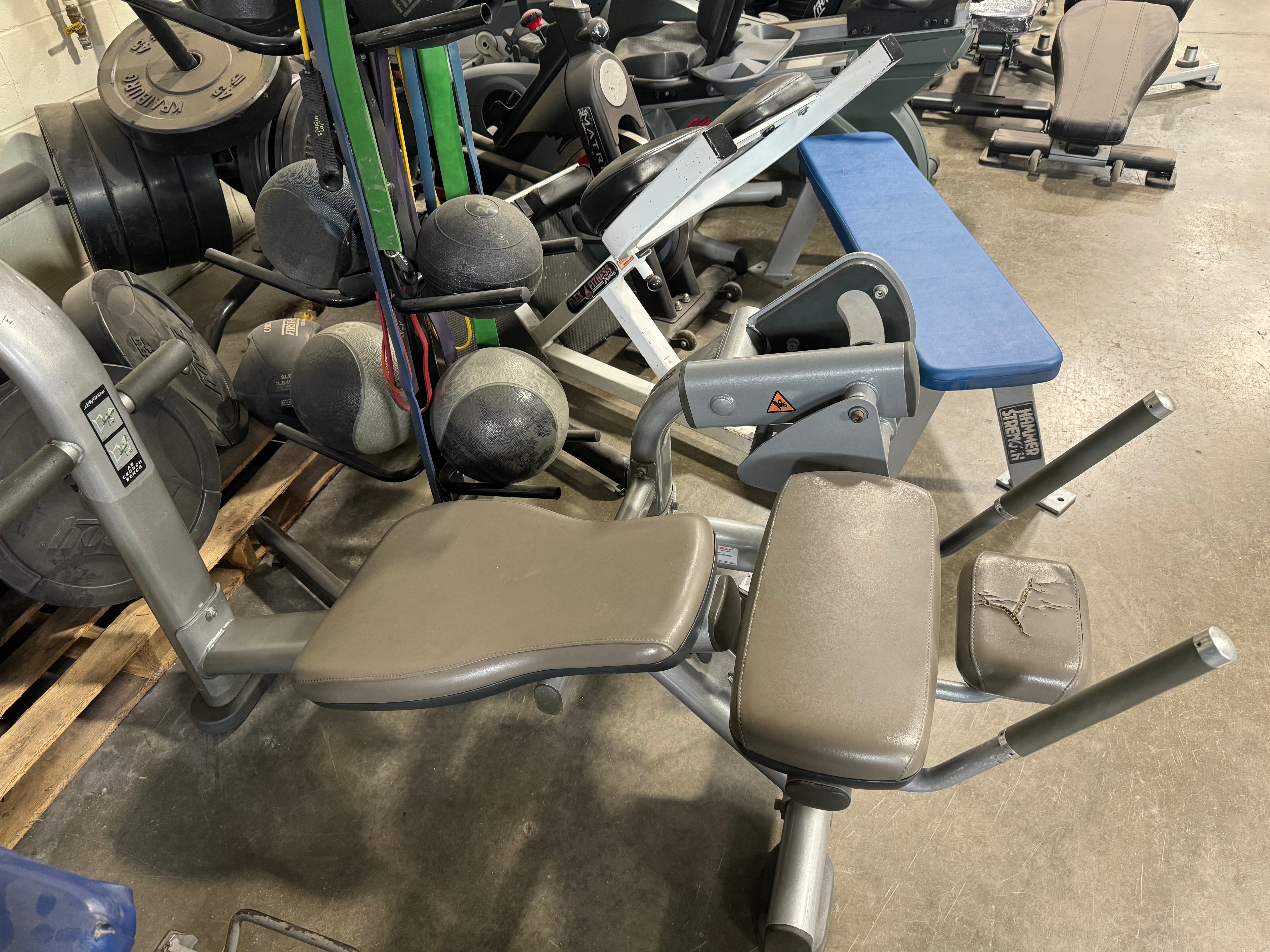 Life fitness signature ab crunch bench best sale