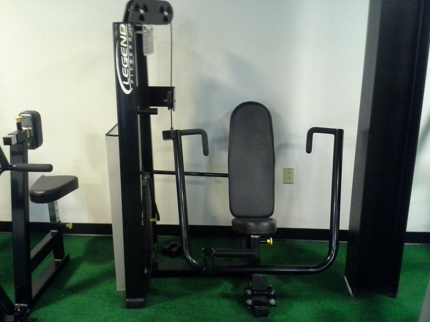 Legend Fitness Chest Press 900