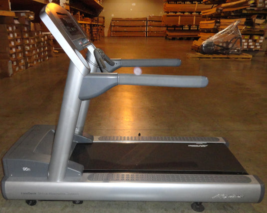 Life Fitness CLST Treadmill Classic Series