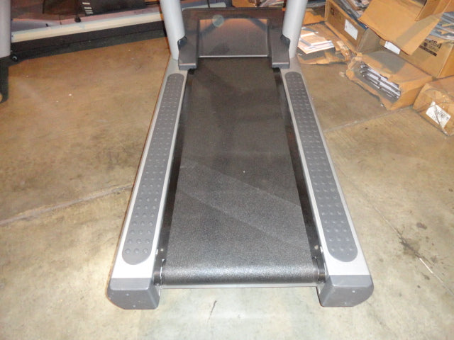 Life Fitness Classic Series Treadmill