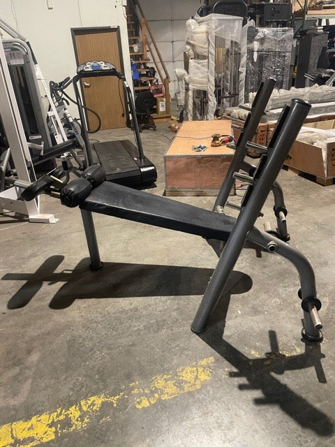 Matrix Aura Olympic Decline Bench Press